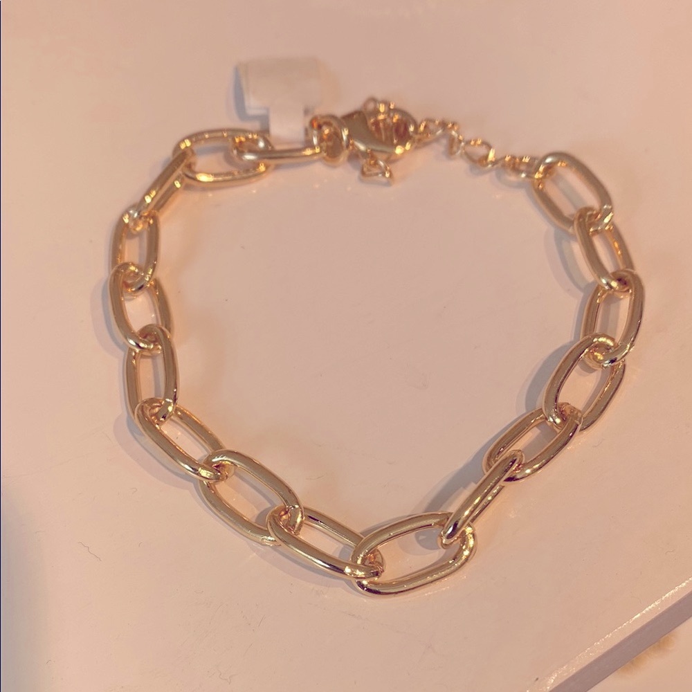 Elegant Gold Chain Bracelet